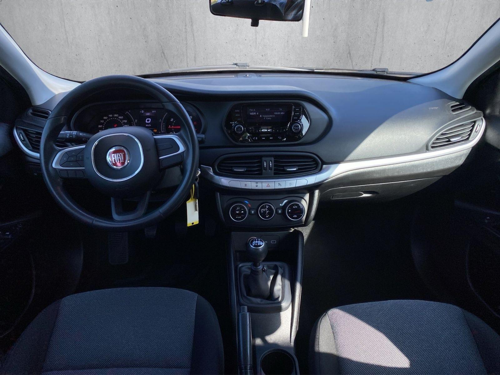 Fiat Tipo (357) Hatchback Street