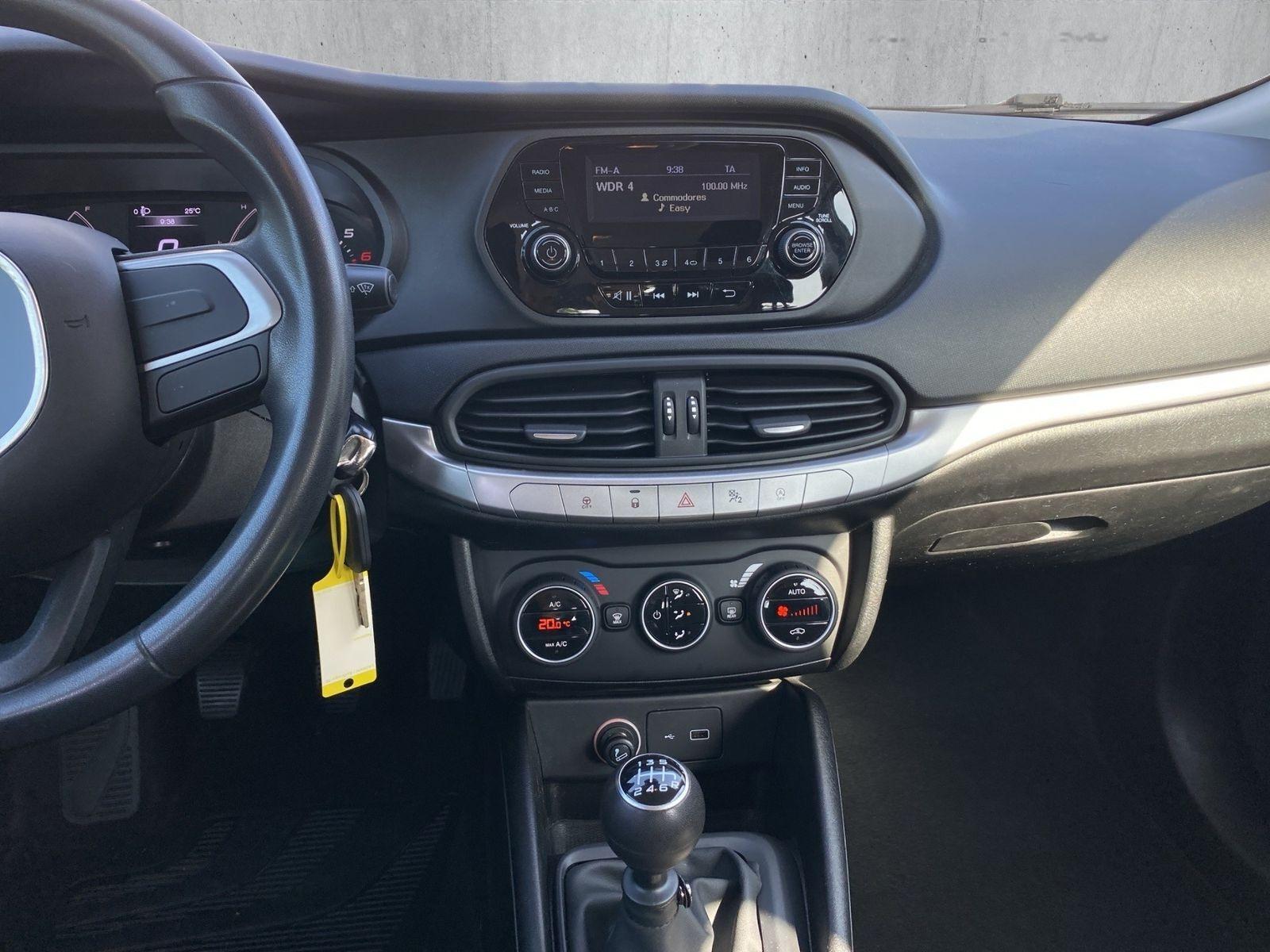 Fiat Tipo (357) Hatchback Street