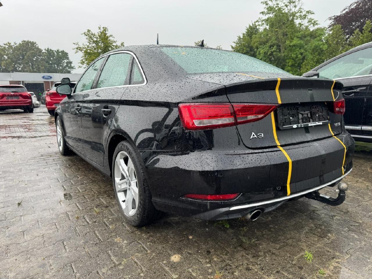 Audi A3 Limo sport *AHK-SHZ-PDC-Xenon*