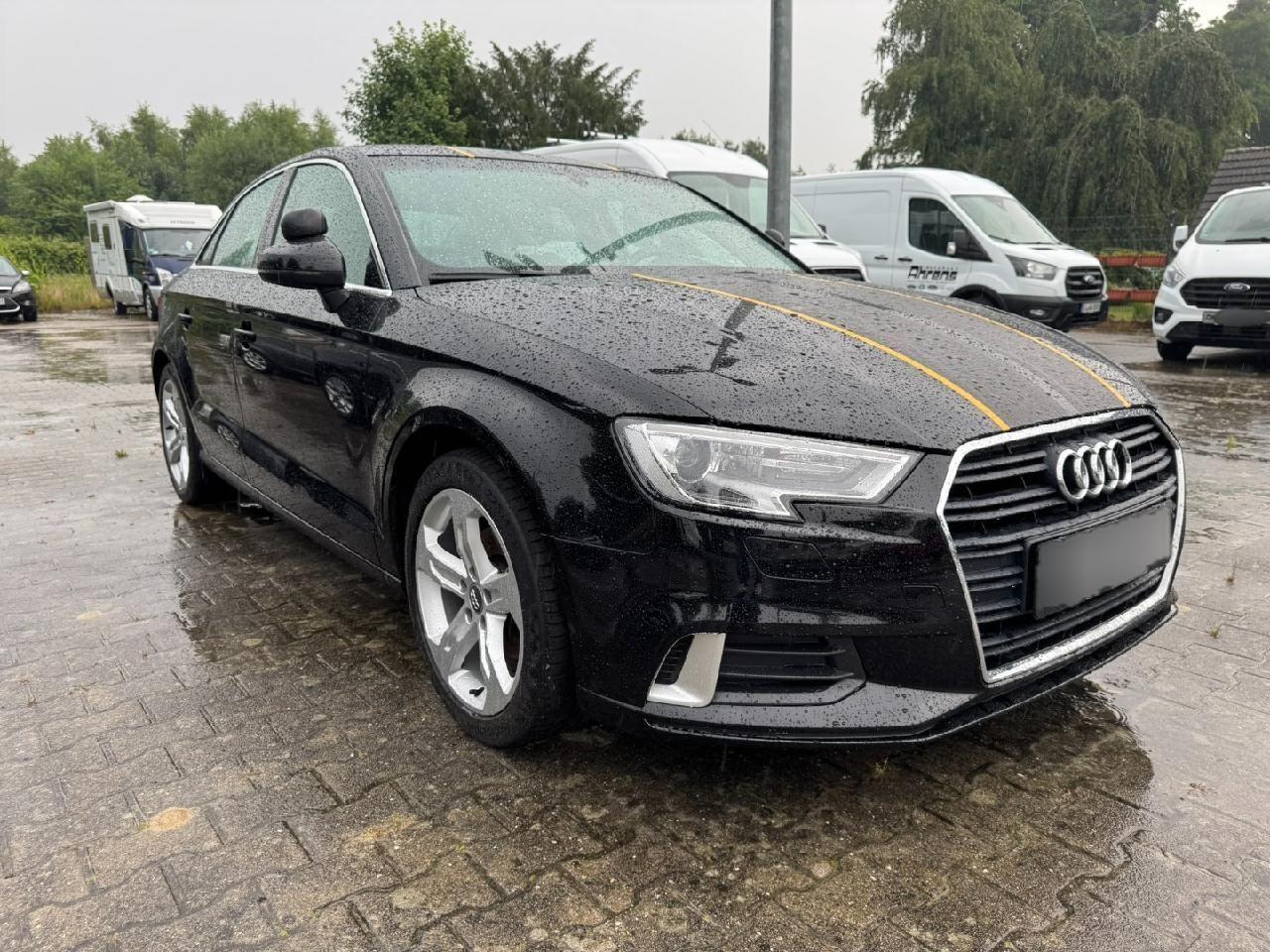 Audi A3 Limo sport *AHK-SHZ-PDC-Xenon*