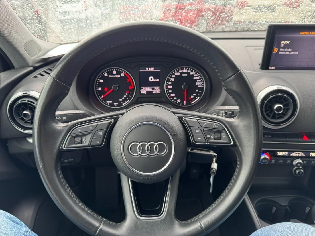Audi A3 Limo sport *AHK-SHZ-PDC-Xenon*