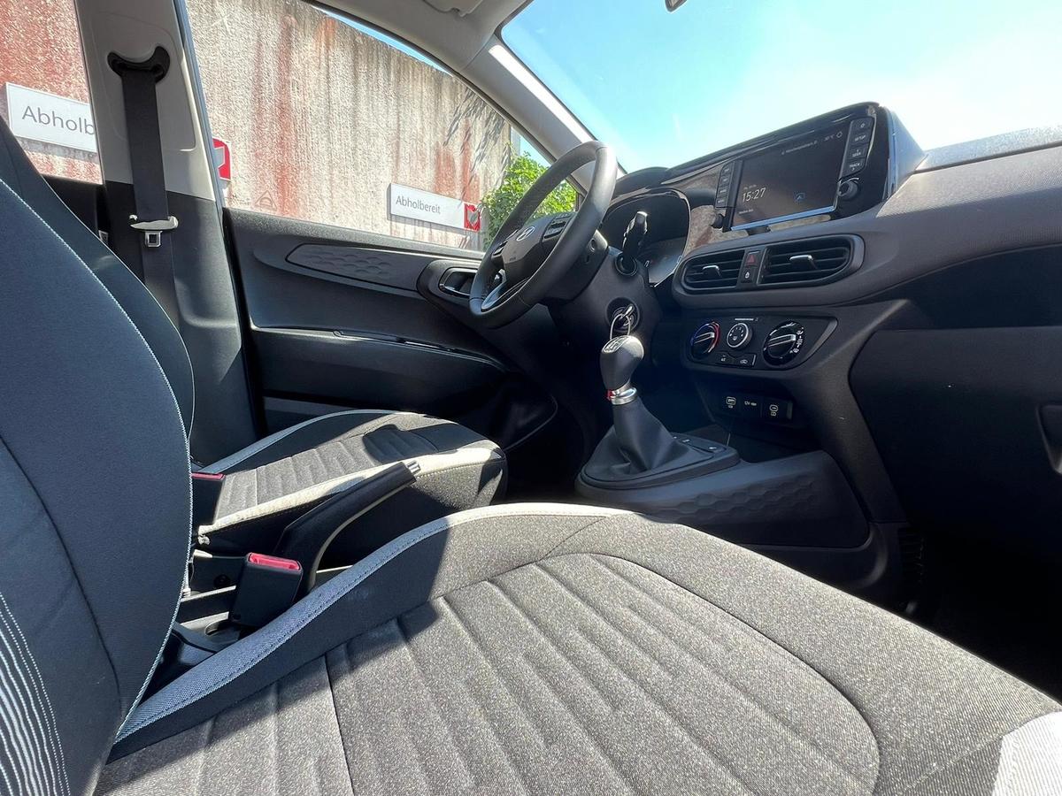 Hyundai i10 1.0 Comfort - Klima - Navi - R.Kam - PDC - Sitzhzg 
