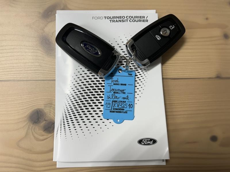 Ford Tourneo Courier 1.0 ECOBOOST TITANIUM*SHZG*NAVI*PDC*R-CAM