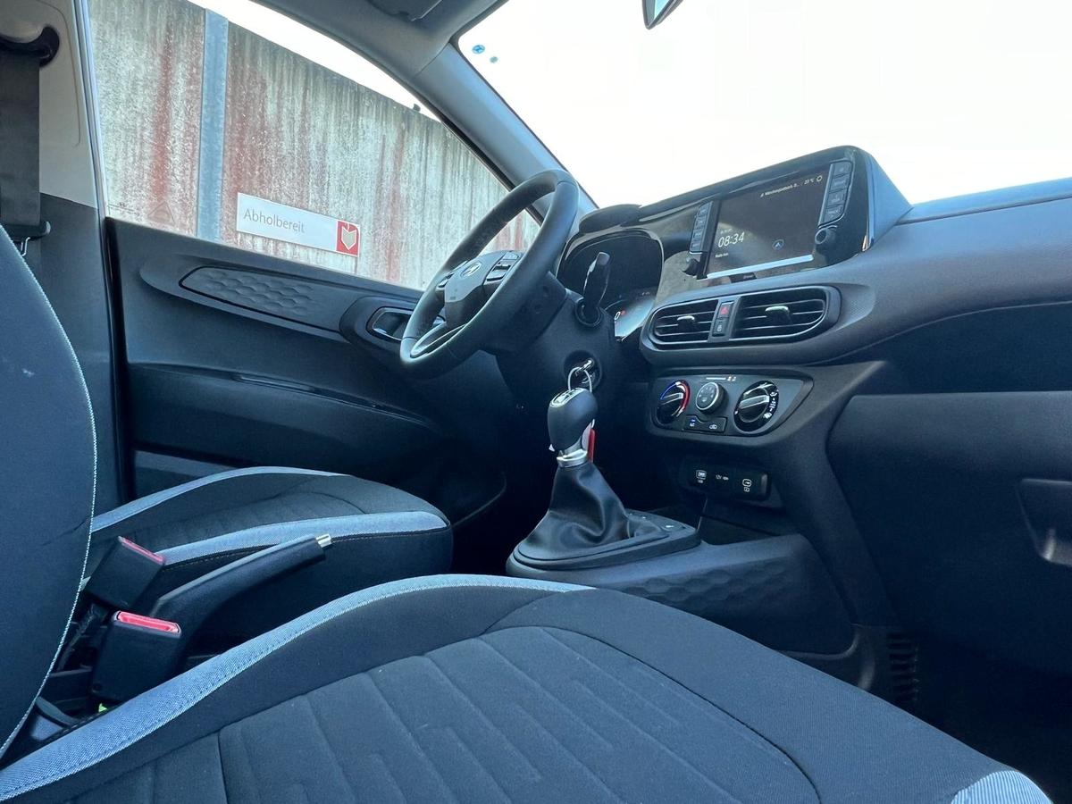 Hyundai i10 1.0 Comfort - Klima - Navi - R.Kam - PDC - Sitzhzg 