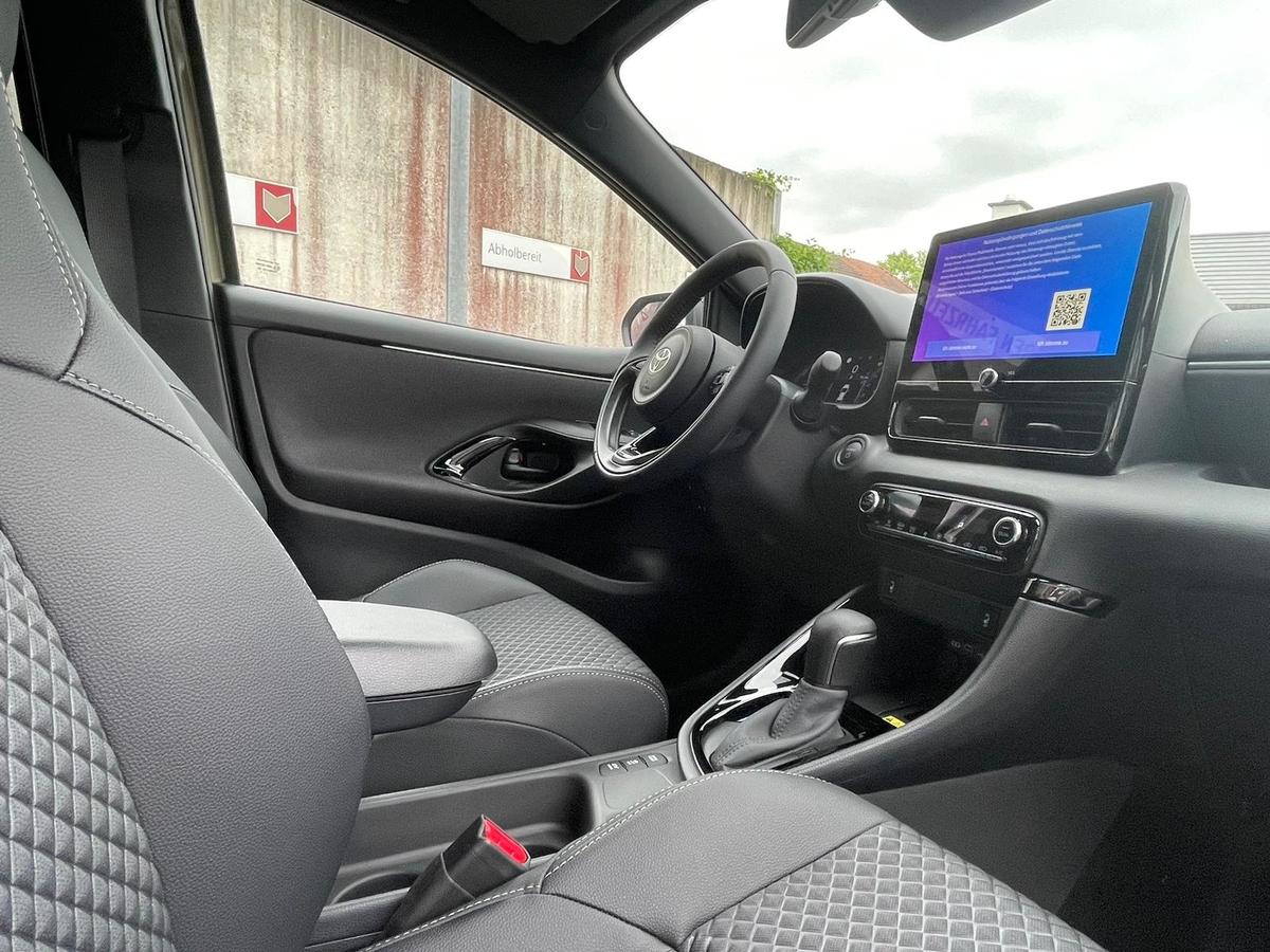 Toyota Yaris 1.5 130PS Hybrid Style - PDC - R.Kam - T.Leder - Sitzh