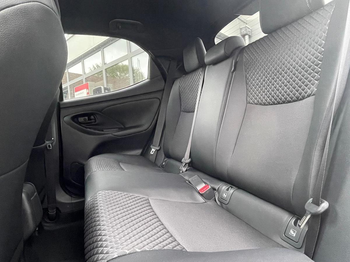 Toyota Yaris 1.5 130PS Hybrid Style - PDC - R.Kam - T.Leder - Sitzh
