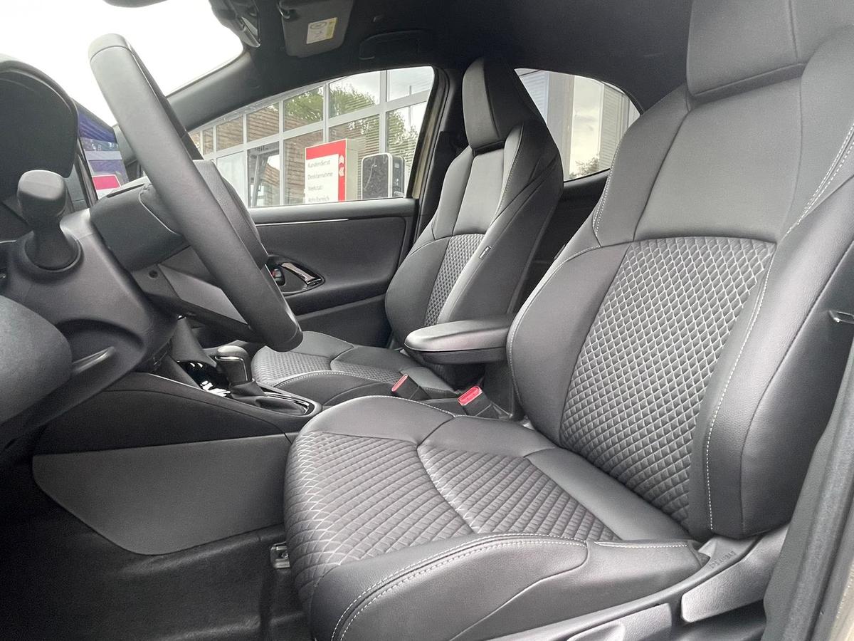 Toyota Yaris 1.5 130PS Hybrid Style - PDC - R.Kam - T.Leder - Sitzh