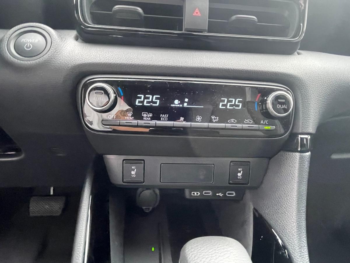 Toyota Yaris 1.5 130PS Hybrid Style - PDC - R.Kam - T.Leder - Sitzh