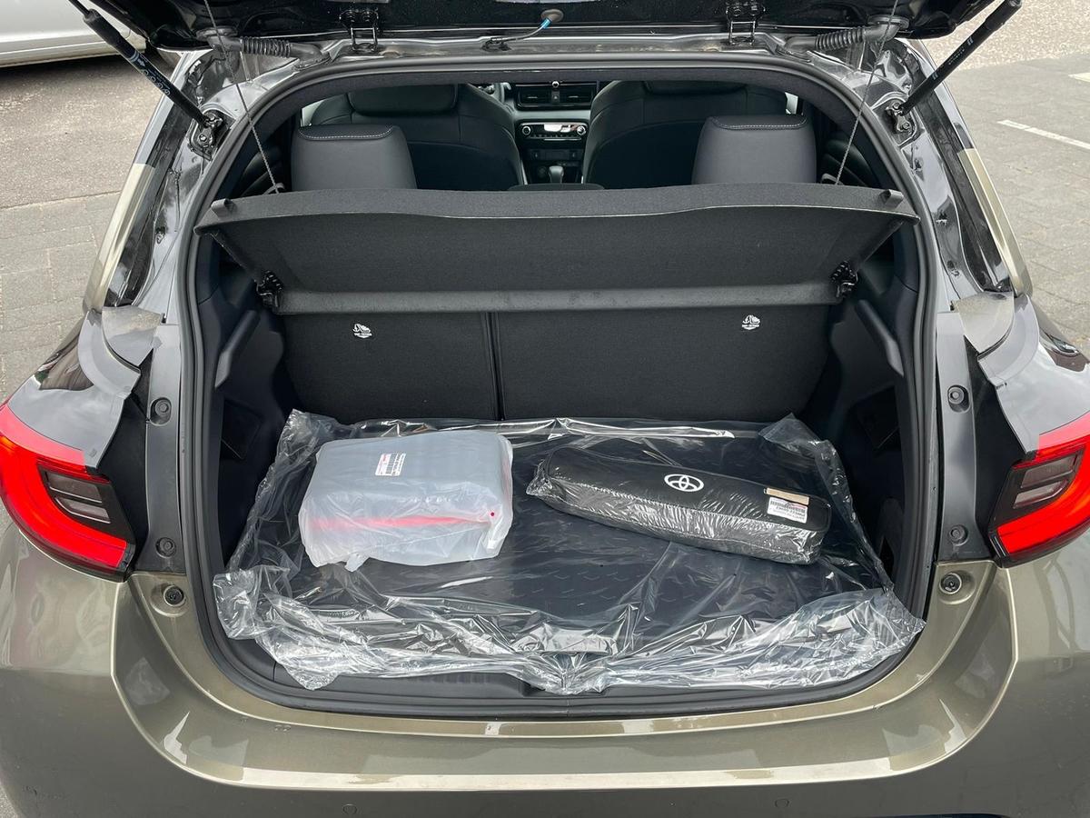 Toyota Yaris 1.5 130PS Hybrid Style - PDC - R.Kam - T.Leder - Sitzh