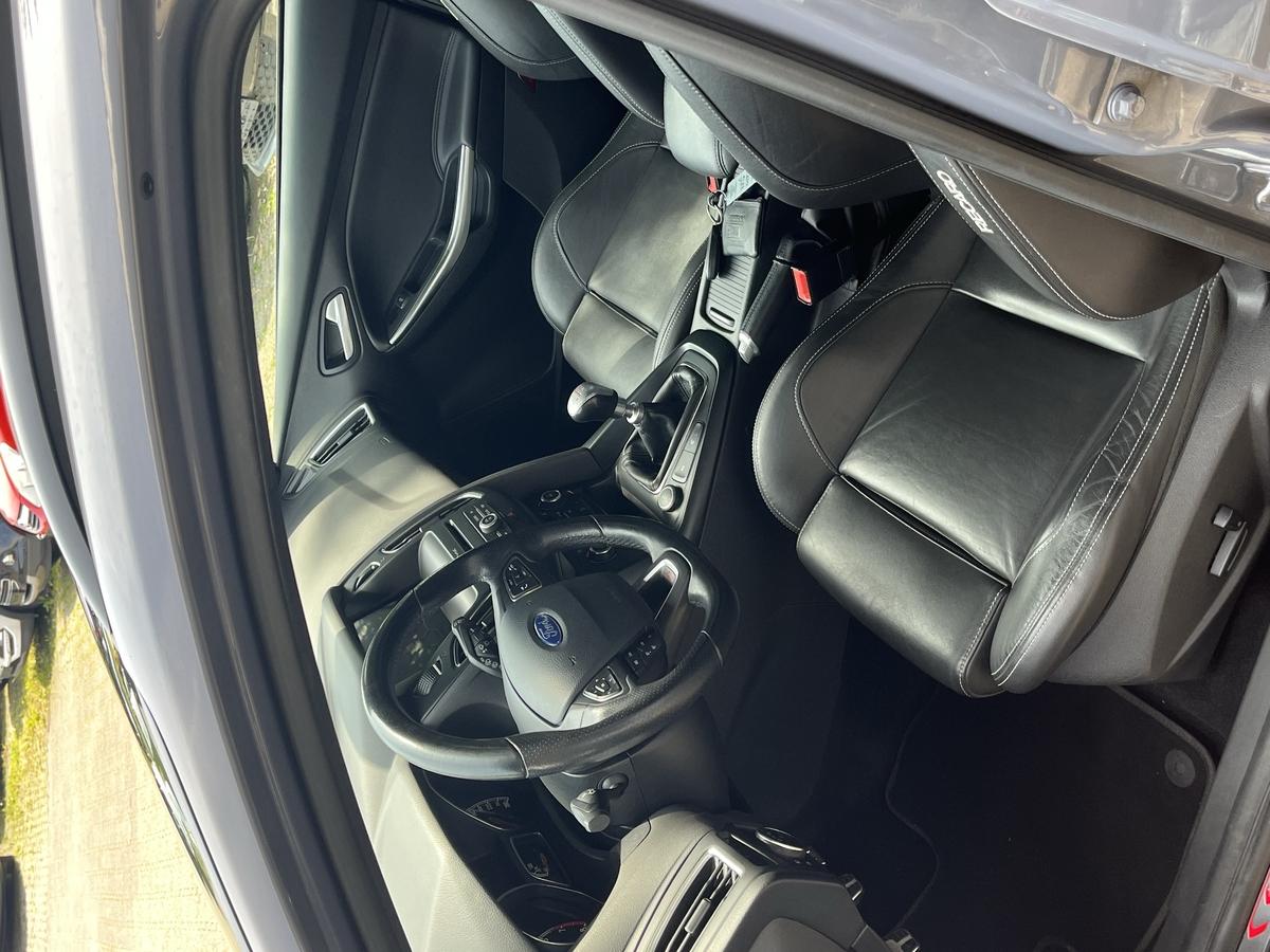 Ford Focus ST 2.0 ECO LEDER  PDC KLIMA ALU NAVI DAB RECARO 