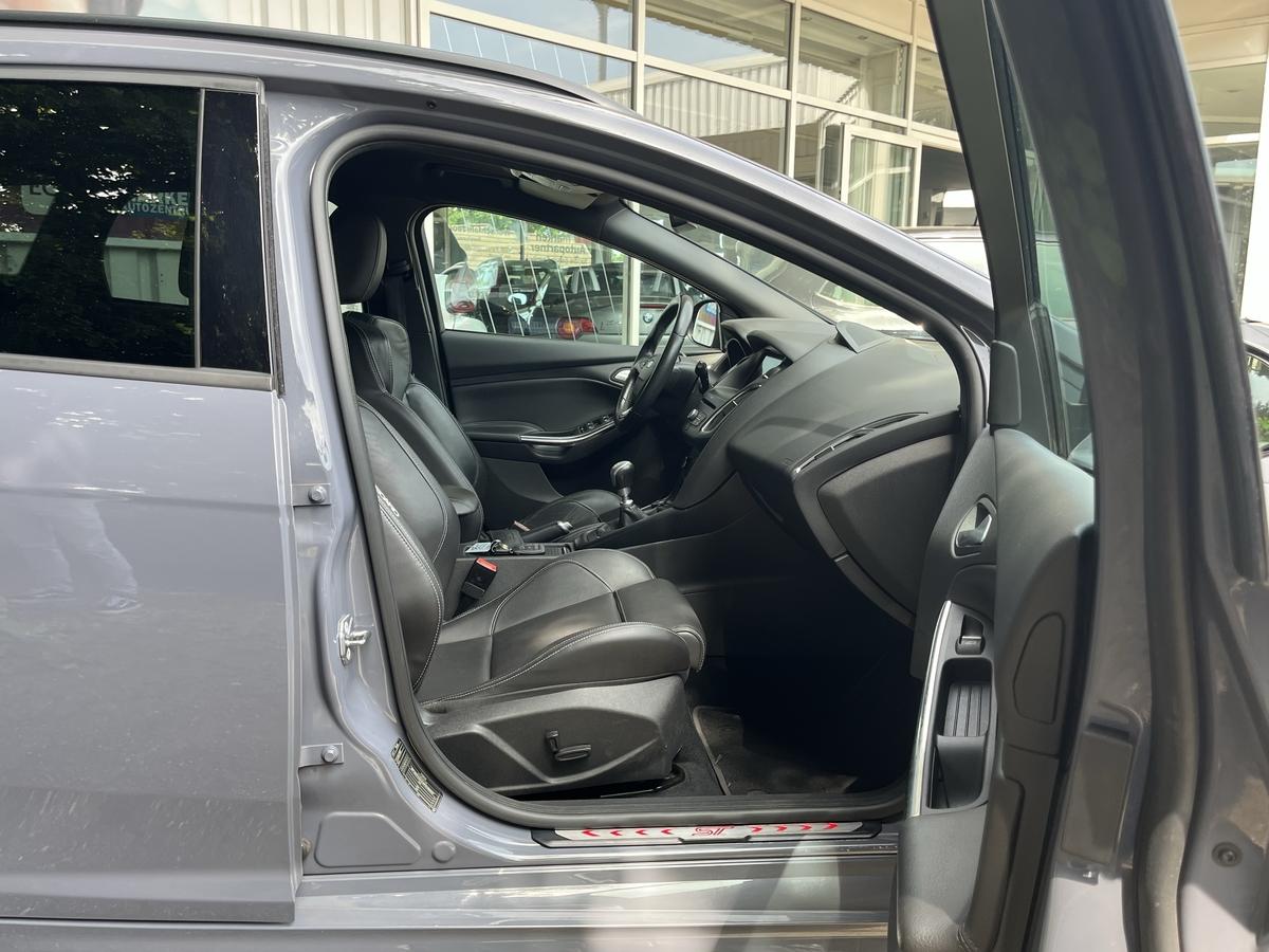 Ford Focus ST 2.0 ECO LEDER  PDC KLIMA ALU NAVI DAB RECARO 