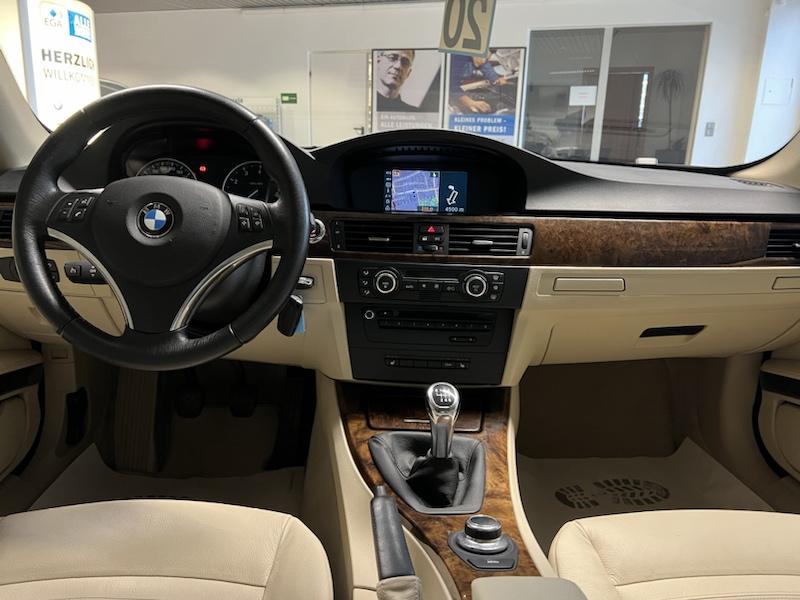 BMW 320 i COUPE KLIMA*LEDER*SHZG*NAVI*XENON*ALU*PDC