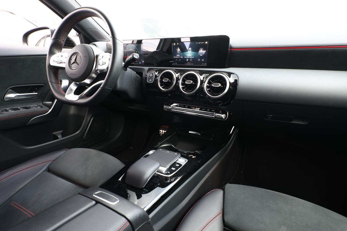 Mercedes-Benz DCT AMG Line LED SHZ