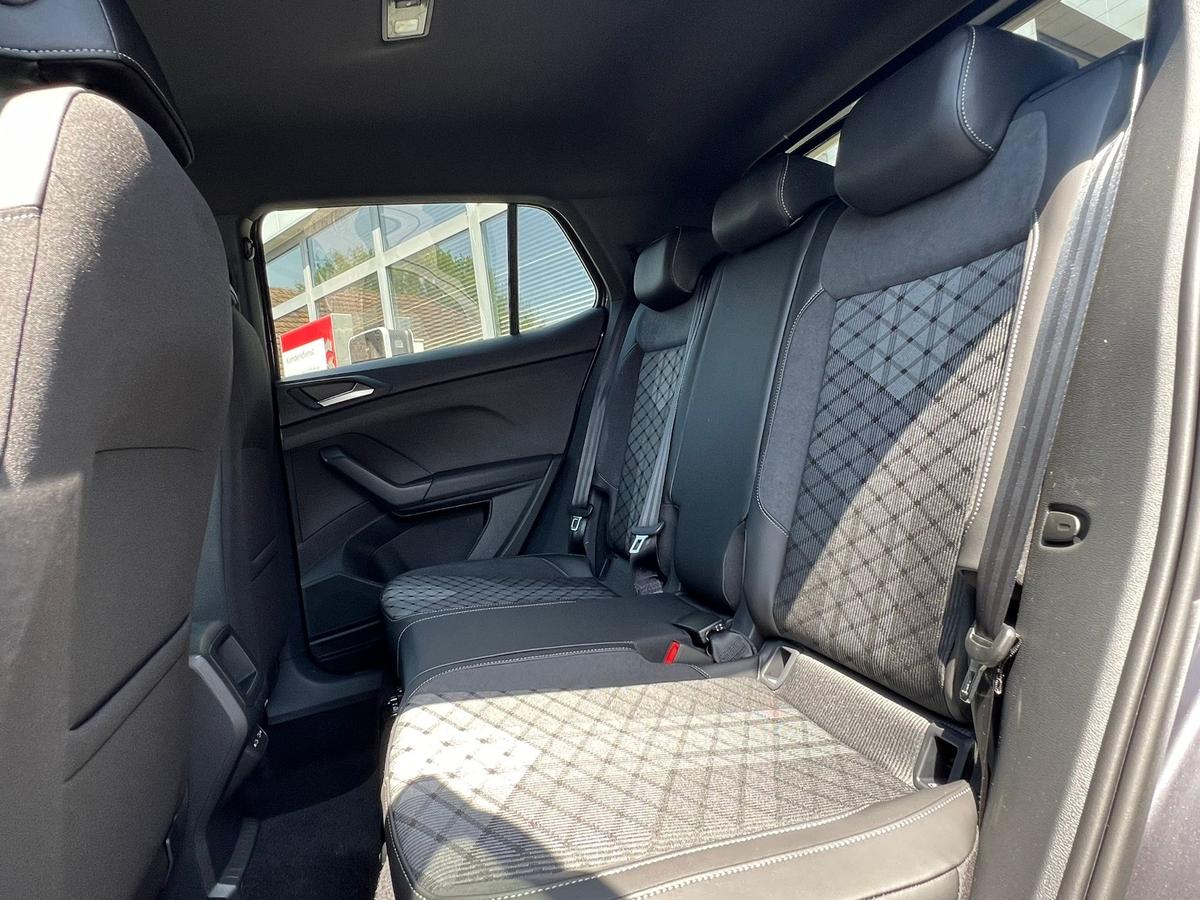 Volkswagen T-Cross 1.5 TSI R-Line - Autom - AHK - R.Kam+PDC - Garantie