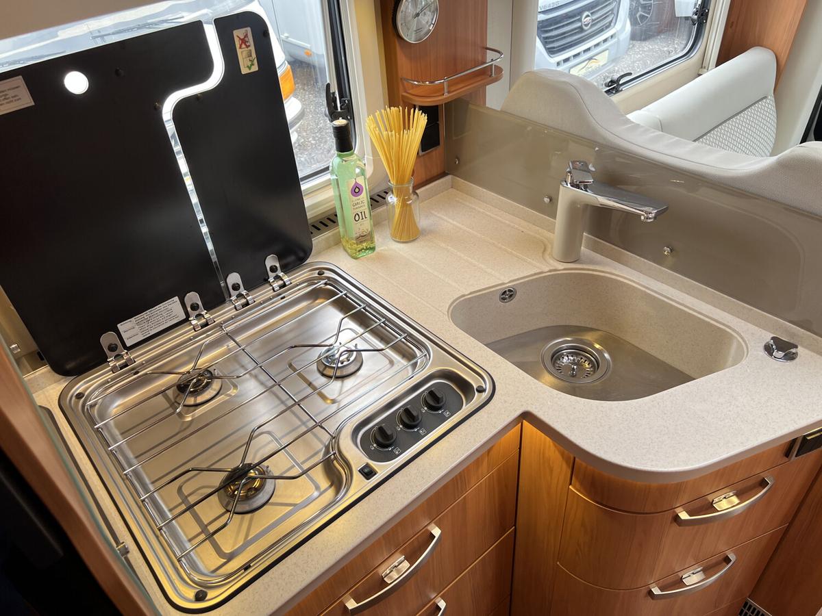 HYMER / ERIBA / HYMERCAR Tramp SL 588 Solar+Markise+Sat TV+Navi+Kamera