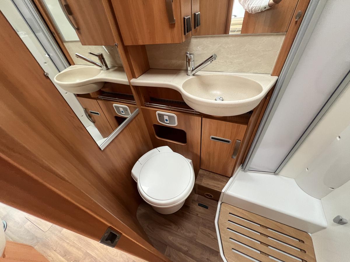 HYMER / ERIBA / HYMERCAR Tramp SL 588 Solar+Markise+Sat TV+Navi+Kamera