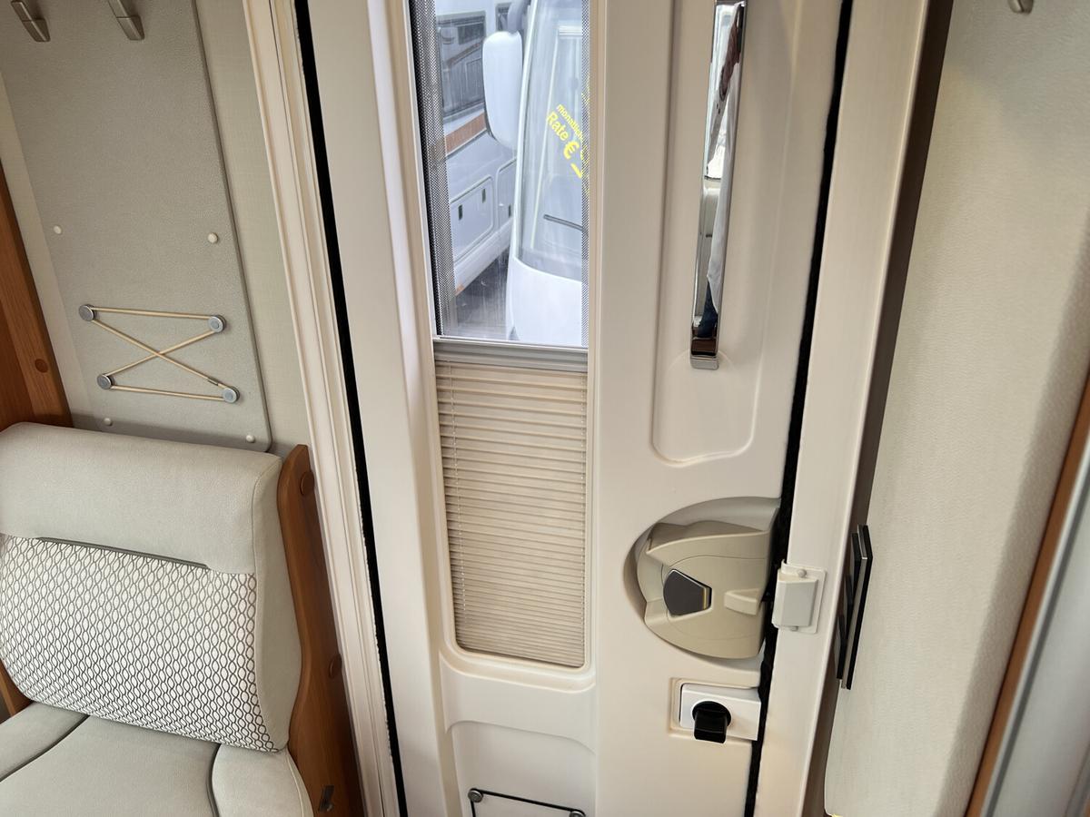 HYMER / ERIBA / HYMERCAR Tramp SL 588 Solar+Markise+Sat TV+Navi+Kamera