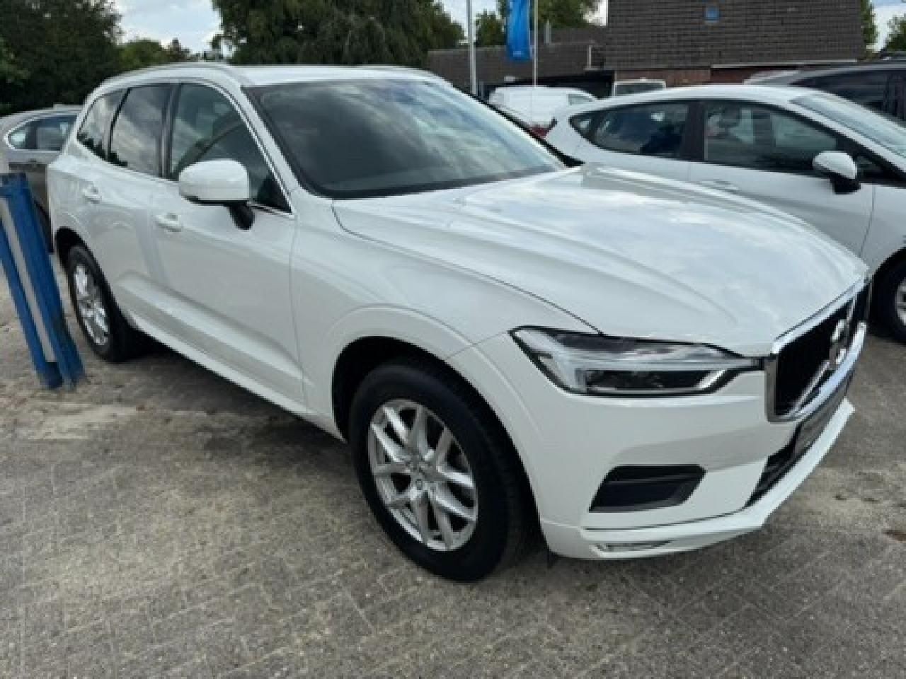 Volvo XC60 Momentum Pro AWD