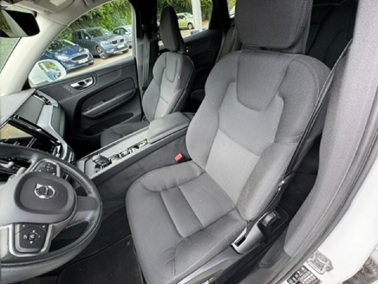 Volvo XC60 Momentum Pro AWD