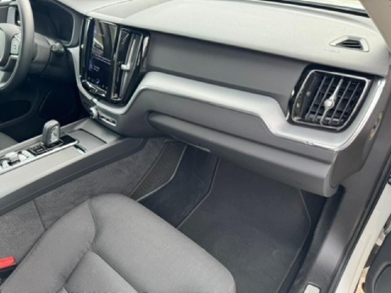 Volvo XC60 Momentum Pro AWD
