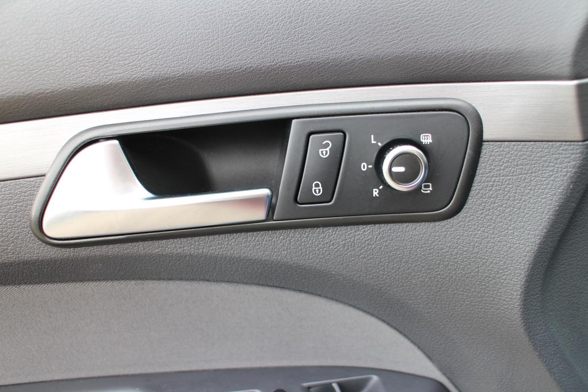 Volkswagen Touran Cross 2.0 TDI *7 SITZER*Navi*2.Hand*RearCamera