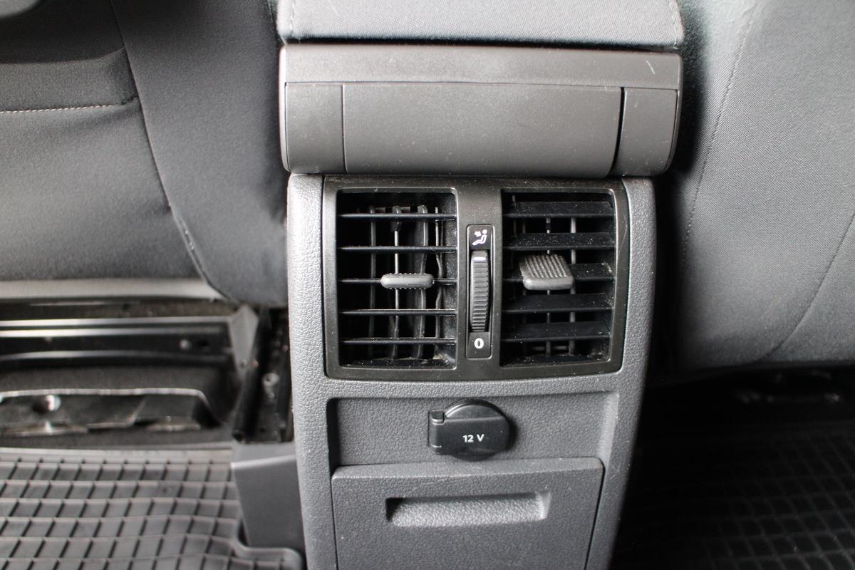 Volkswagen Touran Cross 2.0 TDI *7 SITZER*Navi*2.Hand*RearCamera
