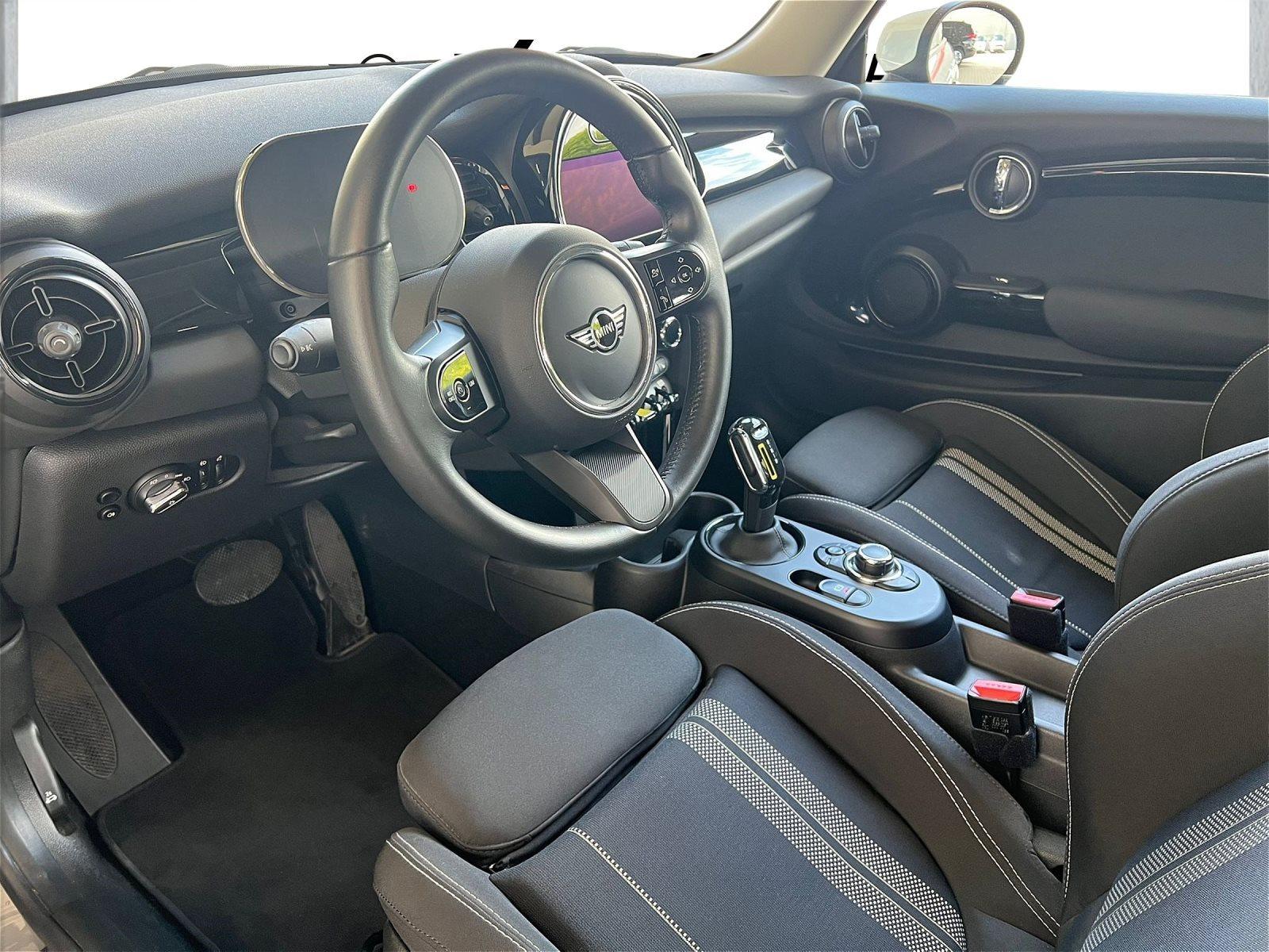 MINI Cooper SE SE Essential 99% Akku Navi Sport LED DAB PDC Wärmepumpe