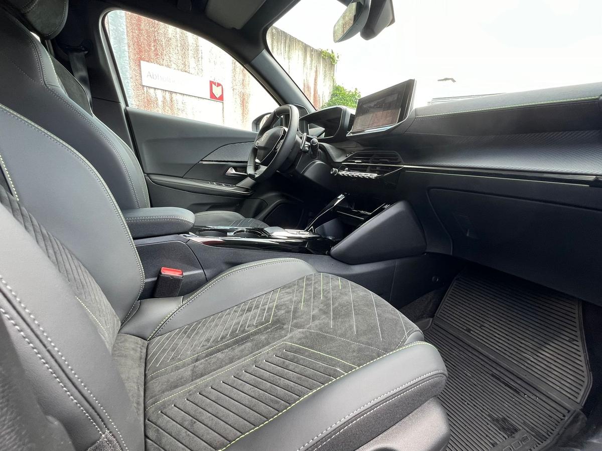 Peugeot 2008 1.2 PureTech 130 GT - PDC - R.Kam - Navi - T.Leder 