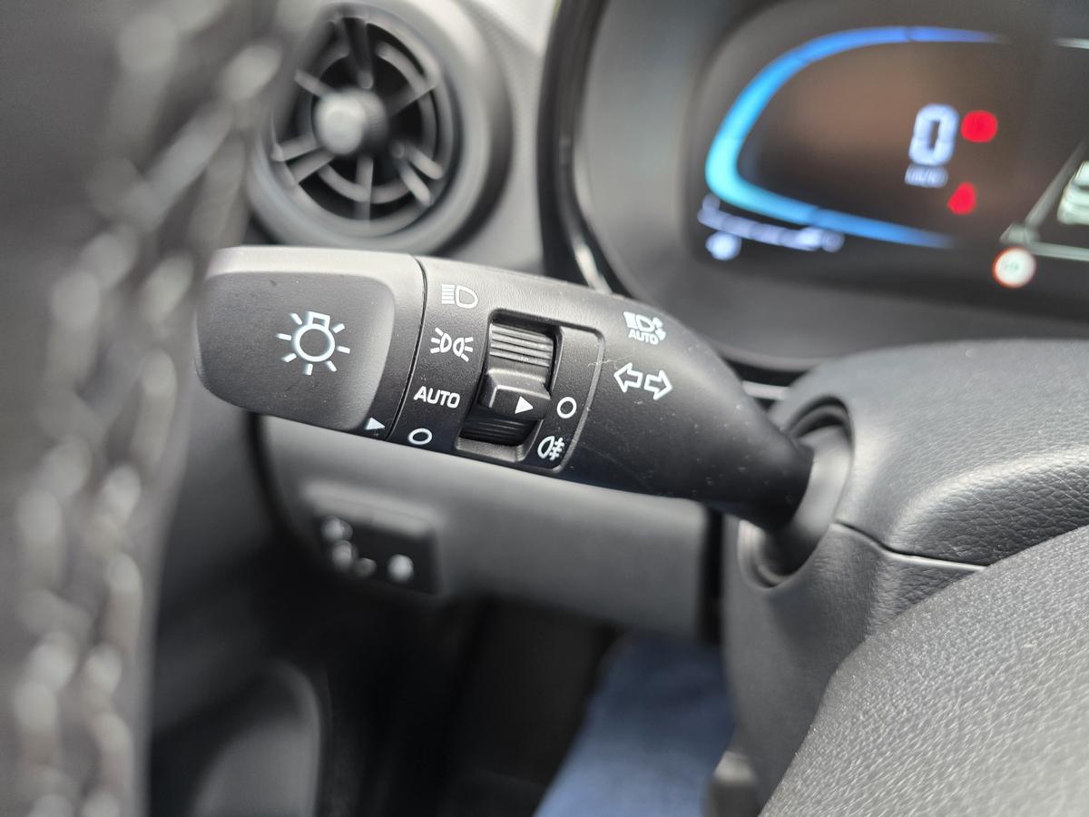 Hyundai i10 1.0 5MT Navi Rückfahrkamera SHZ  DAB beh. Lenkrad