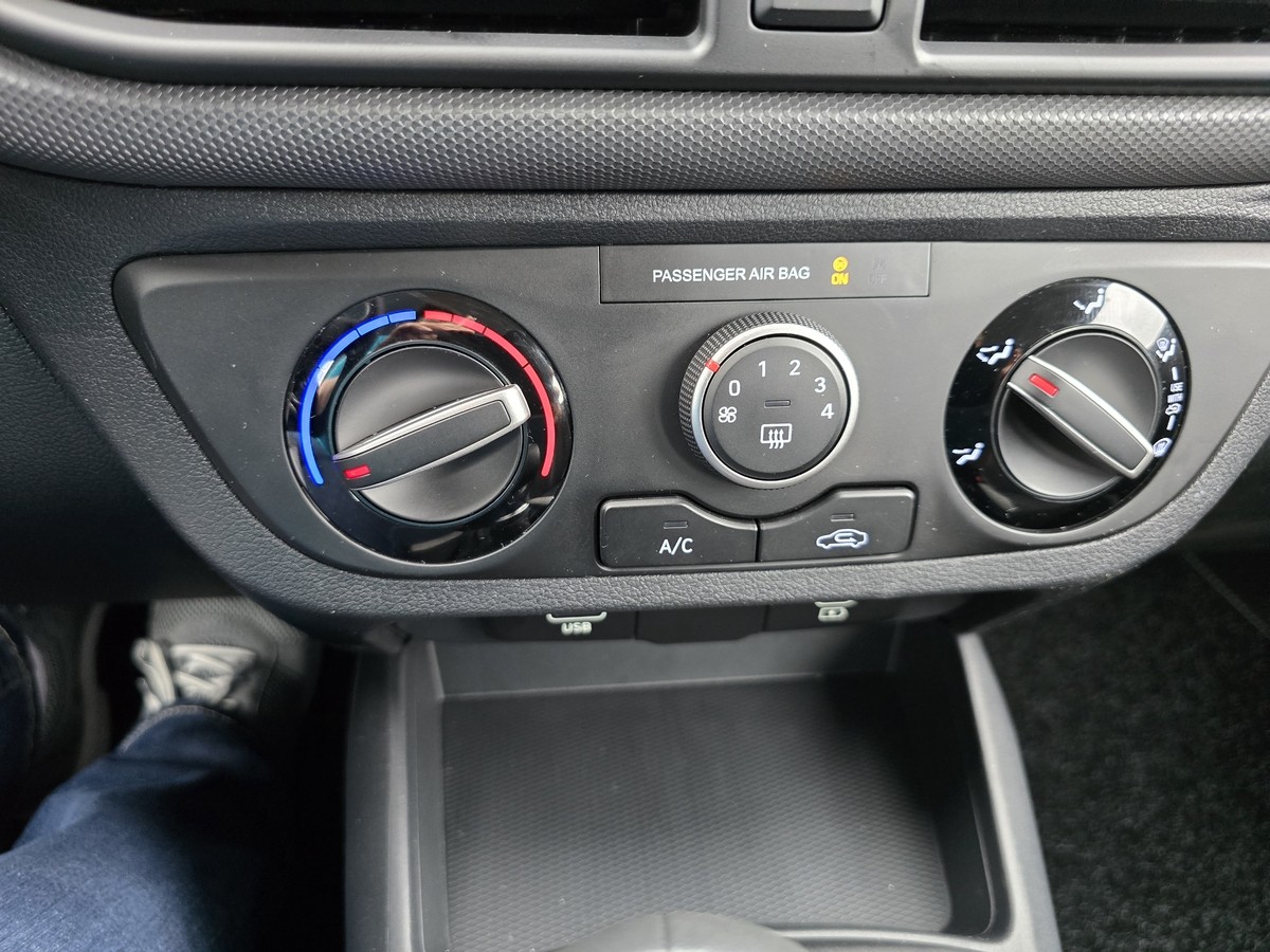 Hyundai i10 1.0 5-Türer #Navi #RFK #SHZ #DAB #beh. Lenkrad #GJR