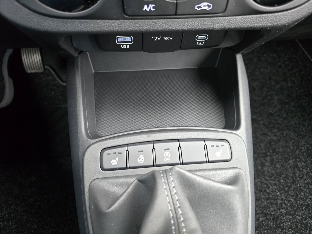 Hyundai i10 1.0 5-Türer #Navi #RFK #SHZ #DAB #beh. Lenkrad #GJR