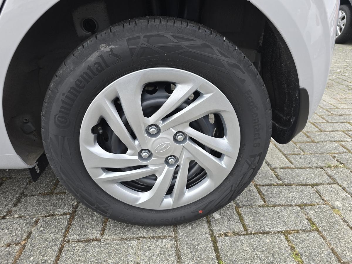 Hyundai i10 1.0 5MT Navi Rückfahrkamera SHZ  DAB beh. Lenkrad