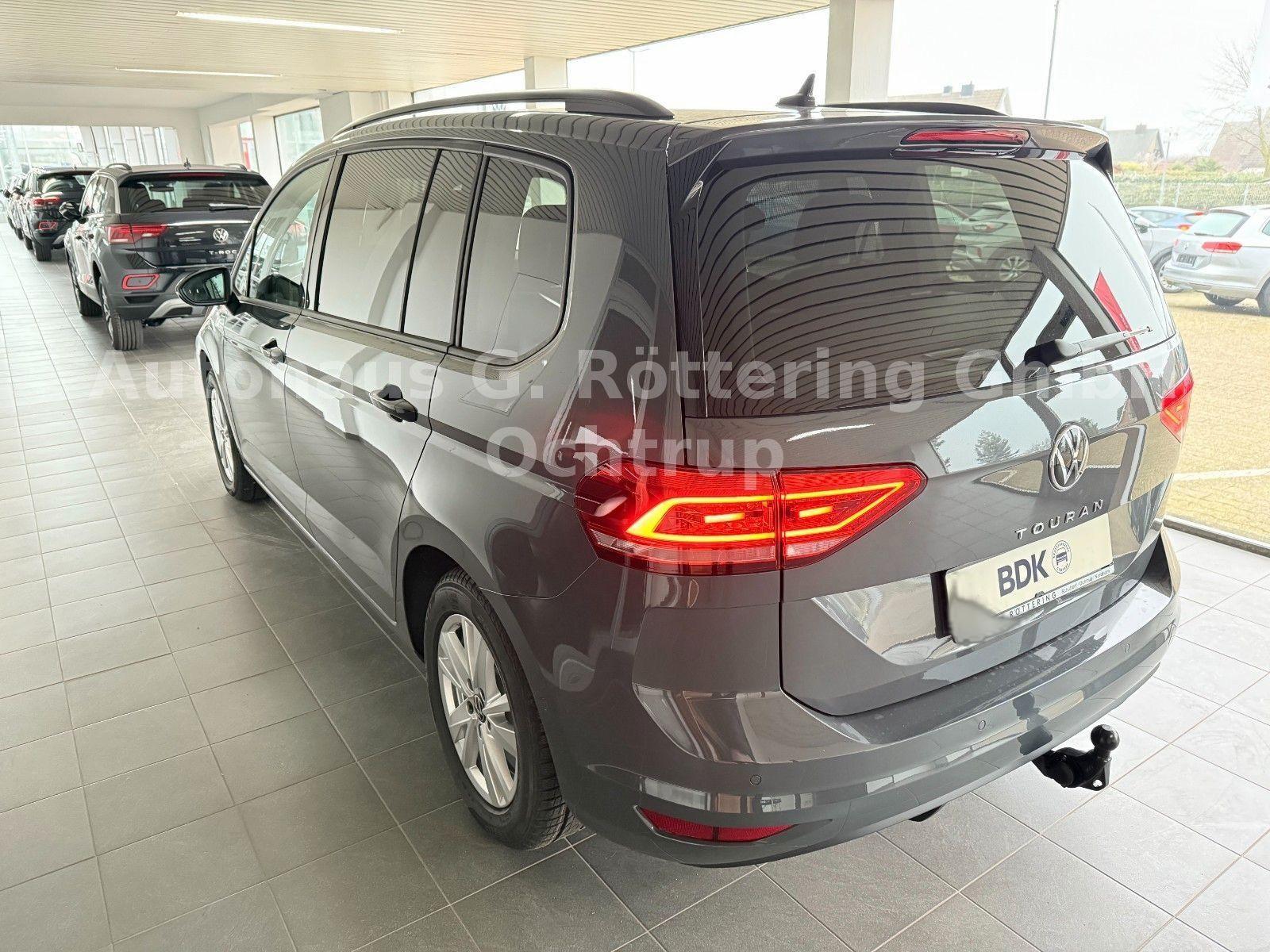 Volkswagen Touran Highline 1.5l TSI DSG+7-Sitzer+Pano+AHK