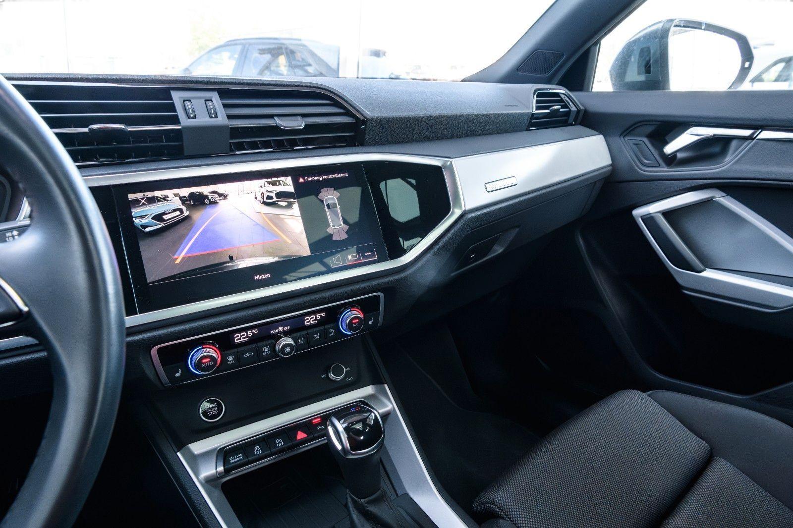 Audi Q3 35 TFSI S line +LED+PANO+AHK+KAMERA+NAVI+KEYL