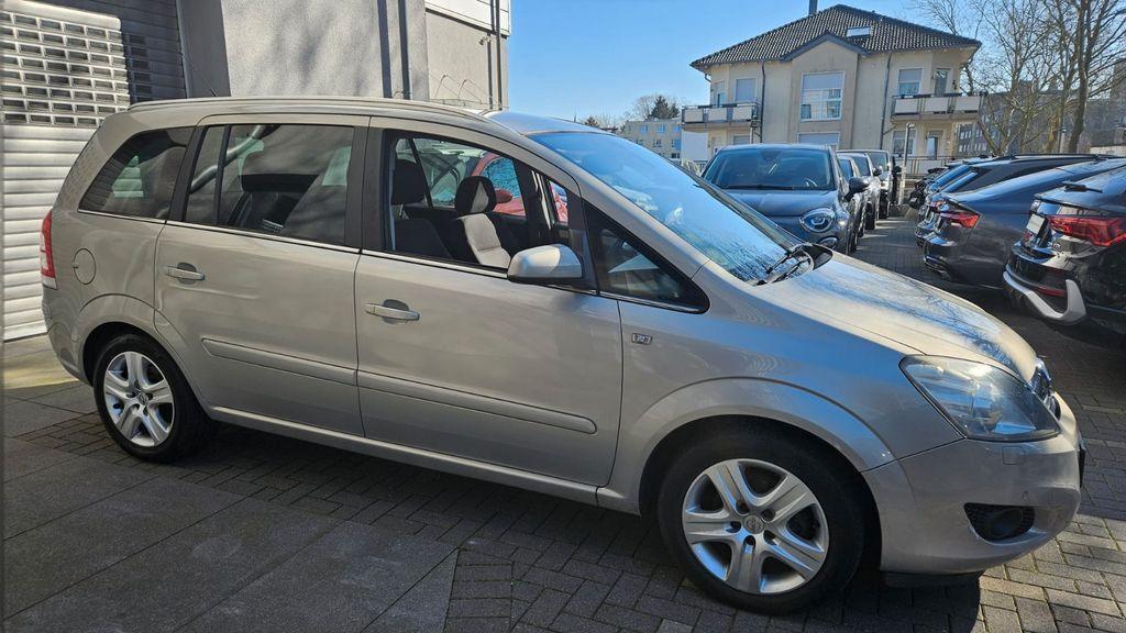Opel Zafira B Innovation 7-Sitzer Xenon Klimaauto PDC