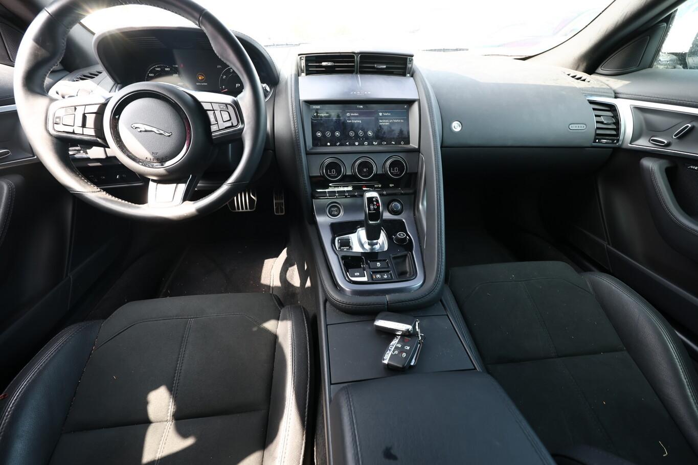 Jaguar F-Type 2.0 P300 SHZ LED Nav Leder 18Z Kam