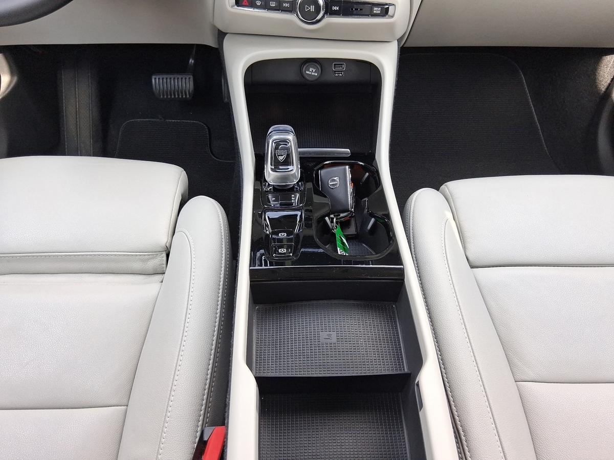 Volvo XC40 T5 Recharge Inscription*LEDER*TOT-WINKEL-ASSIST*KAMERA*