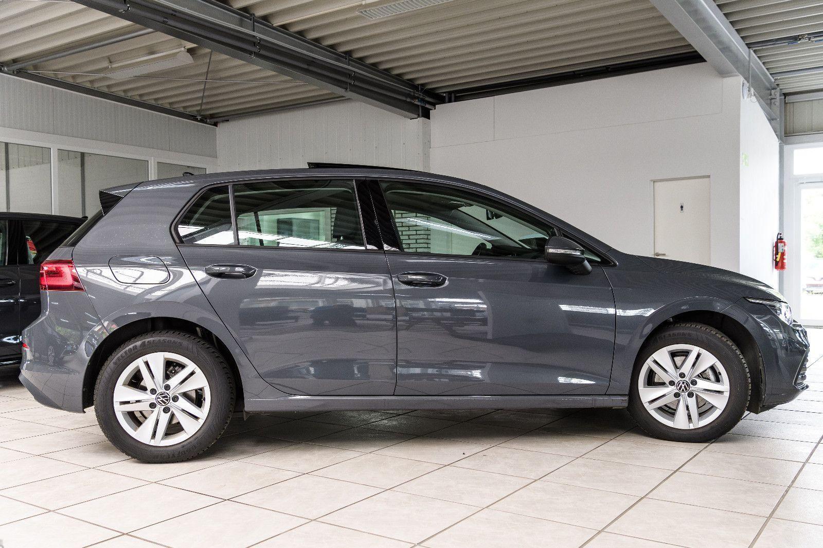 Volkswagen Golf VIII Life  IQ-LED+AHK+PANO+NAV+ACC+5 J.GAR.