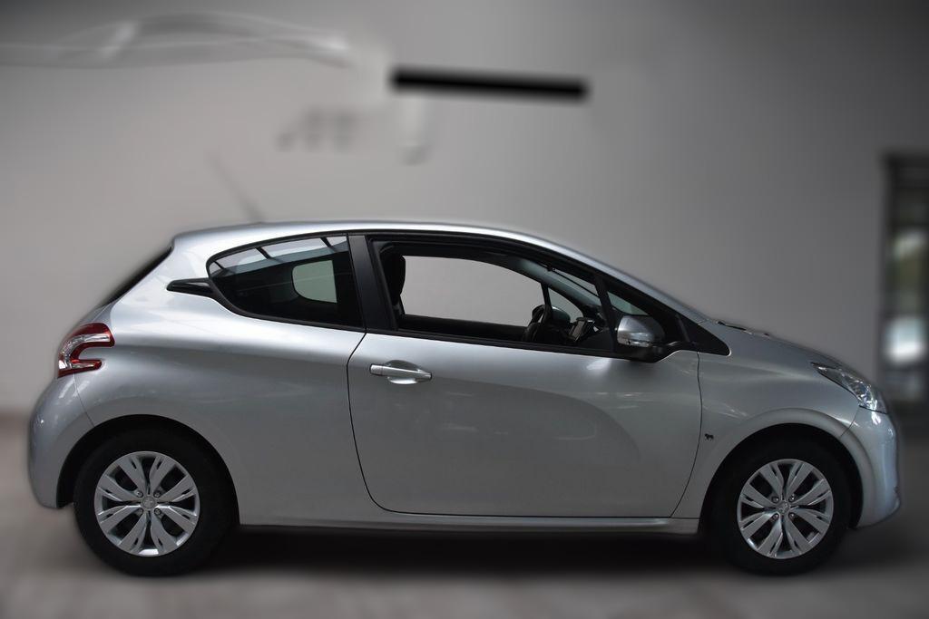 Peugeot 208 Active Tempo Klimaanlage Bluetooth