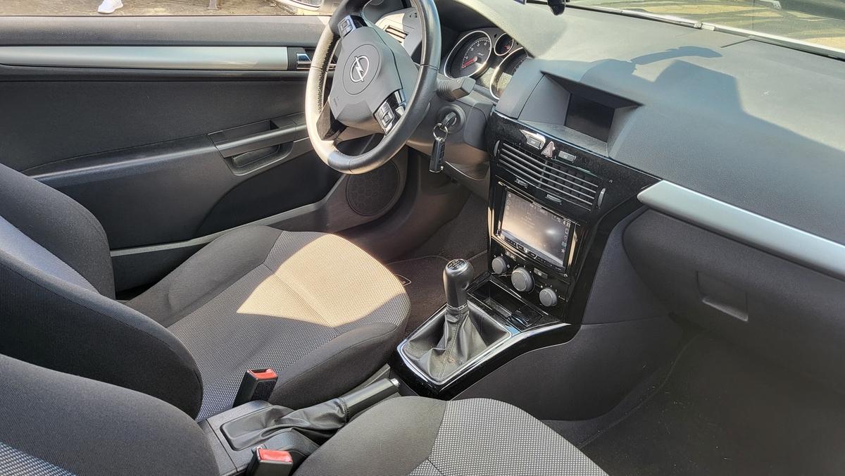 Opel Astra GTC 1.6