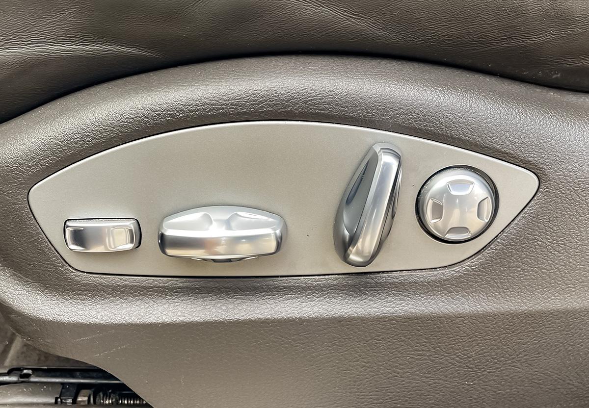 Porsche Macan S NAVI AHK RFK SITZBEL. SHZ 