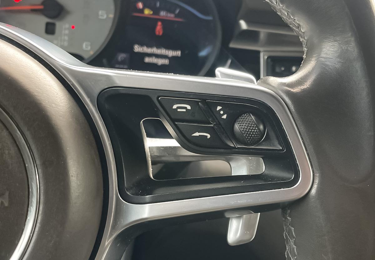 Porsche Macan S NAVI AHK RFK SITZBEL. SHZ 