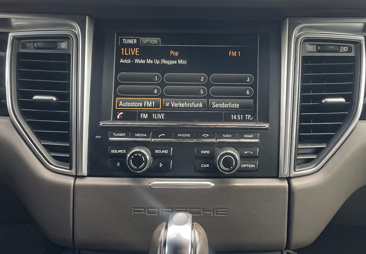 Porsche Macan S NAVI AHK RFK SITZBEL. SHZ 