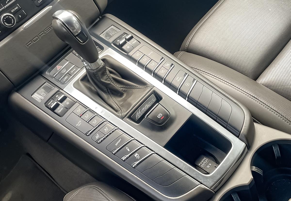 Porsche Macan S NAVI AHK RFK SITZBEL. SHZ 