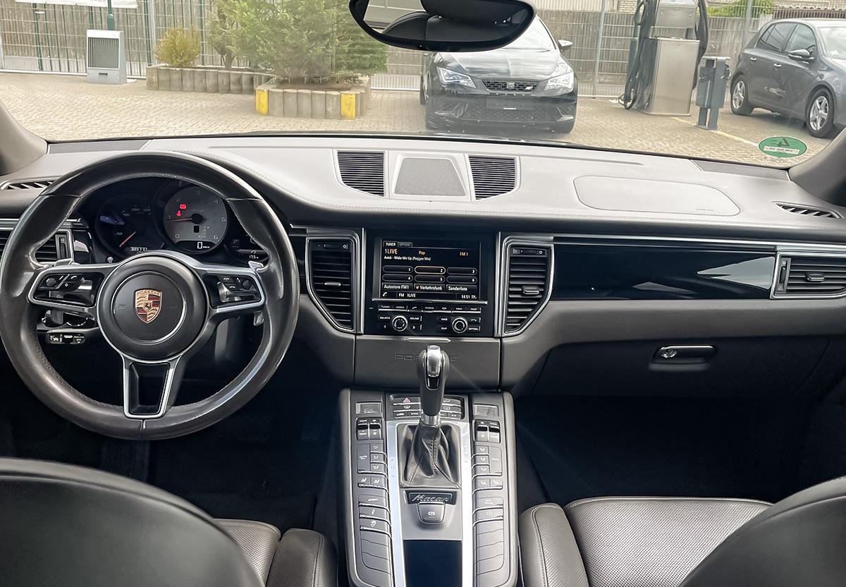 Porsche Macan S NAVI AHK RFK SITZBEL. SHZ 