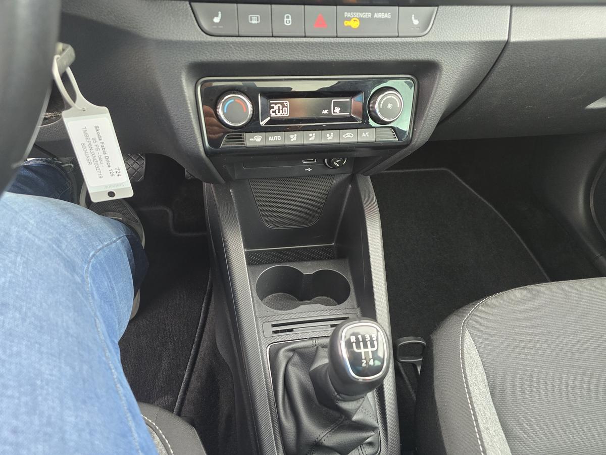 Skoda Fabia 1.0 Drive 125 TSI BMT Navi PANORAMADACH LED DAB