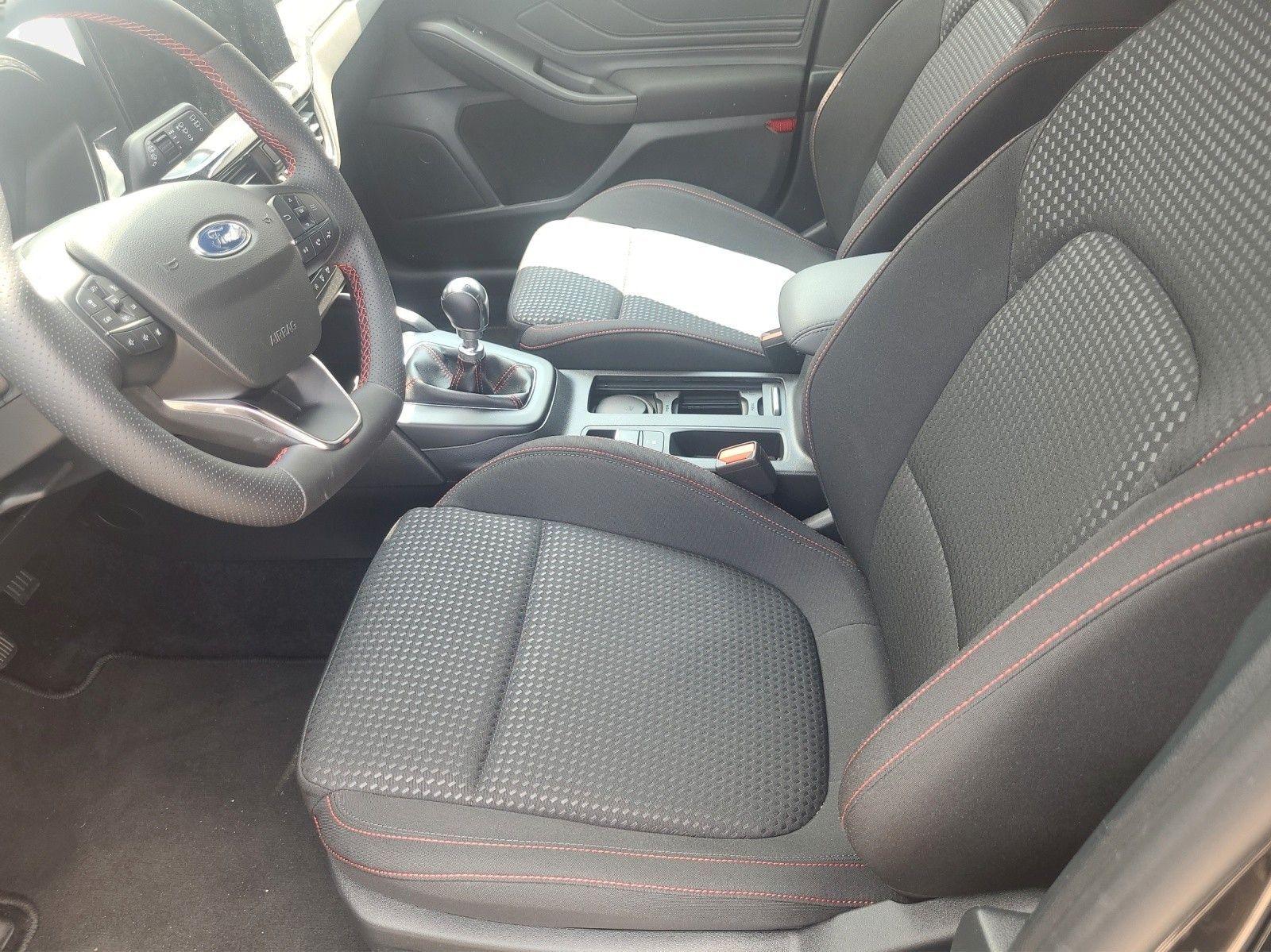 Ford Focus 1.0  ST-Line Fahreras-Easy-Park-Winterpake