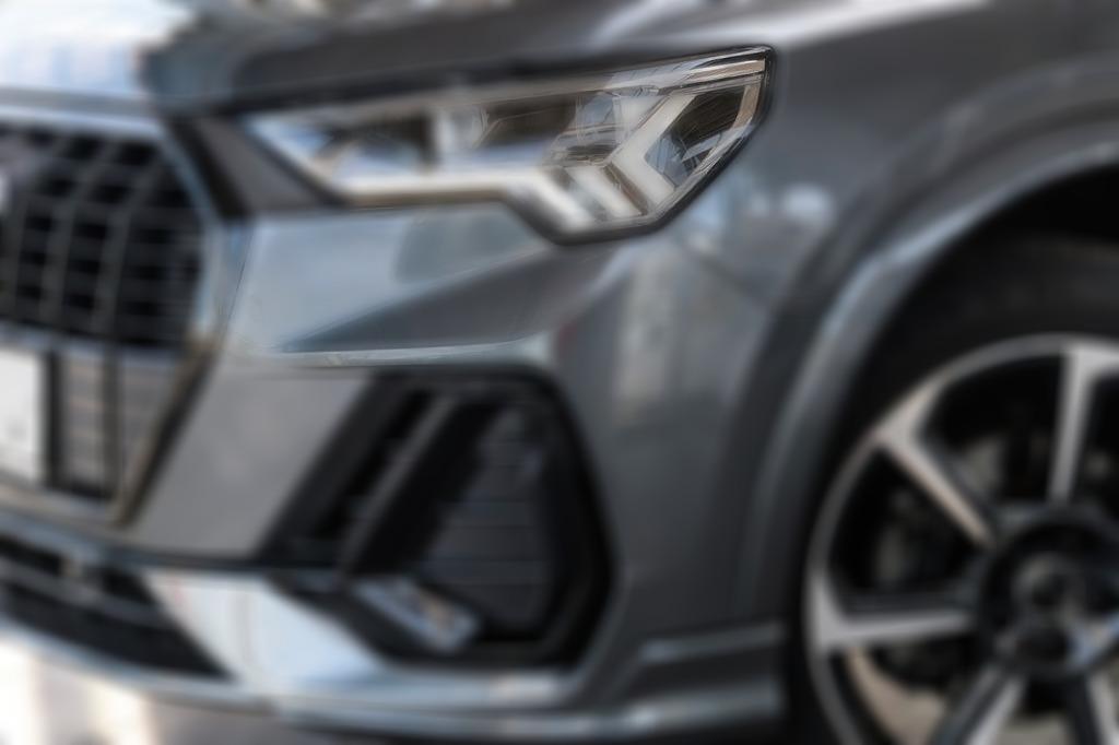 Audi Q3 35 TFSI S line +LED+PANO+AHK+KAMERA+NAVI+KEYL