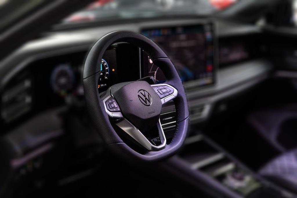 Volkswagen Tiguan 2.0 TSI R-Line Black-Style IQ+AHK+4 KAM