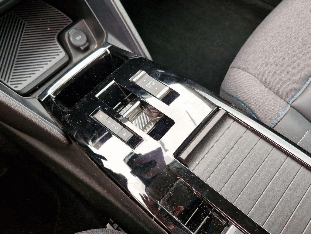 Citroën C4 PureTech 130 Plus AT LED Navi Kamera SHZ PDC